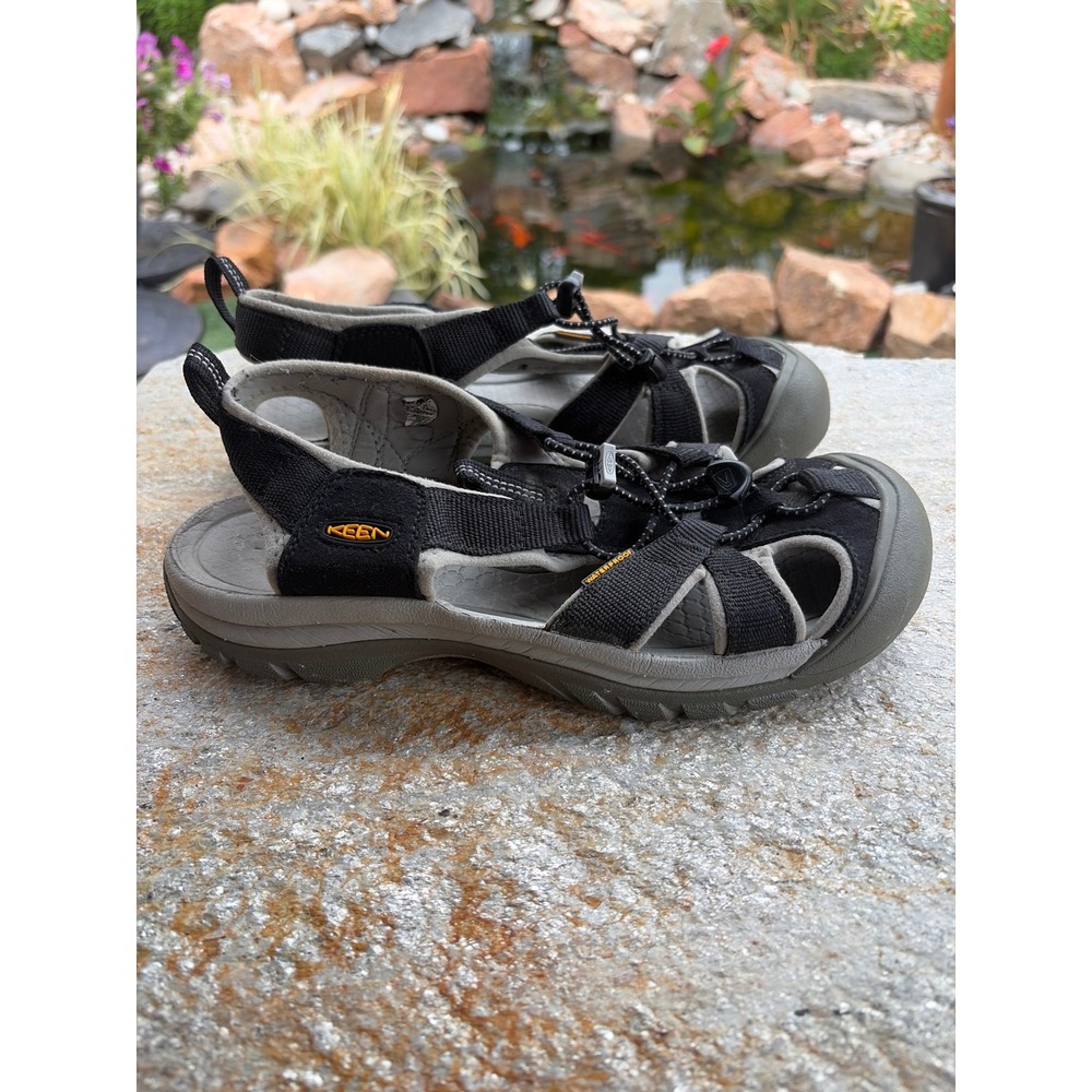 Keen Newport H2 Mens Black Gray Waterproof Hiking Sport Sandals Size 10 US
